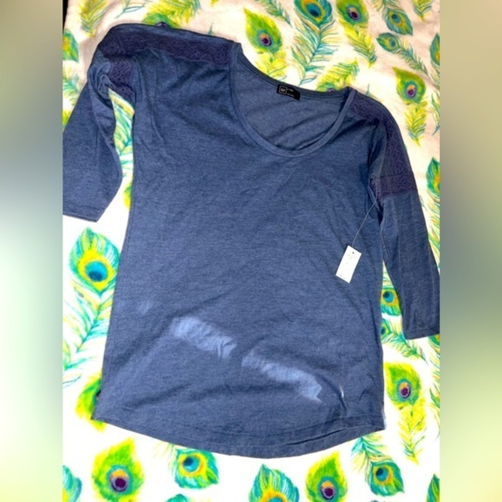 Gap‎ shirt